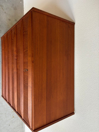 
                  
                    Vintage ladekast 6* teak lange greep - LOUI.STORE
                  
                