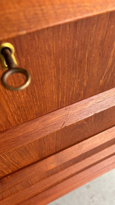 
                  
                    Vintage ladekast 6* teak lange greep - LOUI.STORE
                  
                