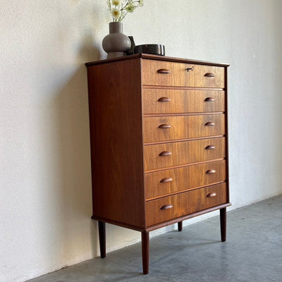 
                  
                    Vintage ladekast 6* teak maan greepjes - LOUI.STORE
                  
                