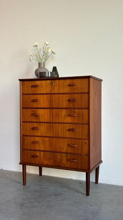 
                  
                    Vintage ladekast 6* teak maan greepjes - LOUI.STORE
                  
                