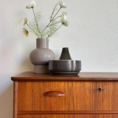 
                  
                    Vintage ladekast 6* teak maan greepjes - LOUI.STORE
                  
                