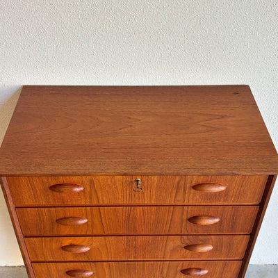 
                  
                    Vintage ladekast 6* teak maan greepjes - LOUI.STORE
                  
                