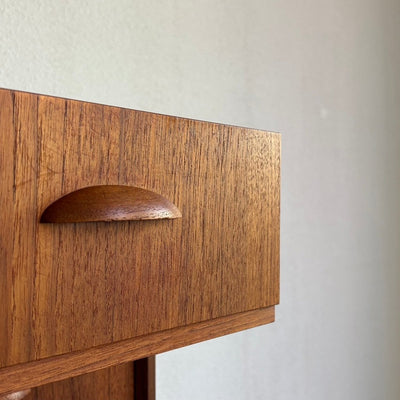 
                  
                    Vintage ladekast 6* teak maan greepjes - LOUI.STORE
                  
                