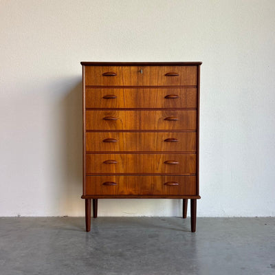 
                  
                    Vintage ladekast 6* teak maan greepjes - LOUI.STORE
                  
                