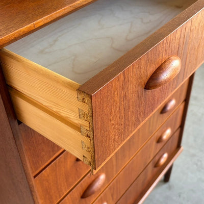 
                  
                    Vintage ladekast 6* teak maan greepjes - LOUI.STORE
                  
                