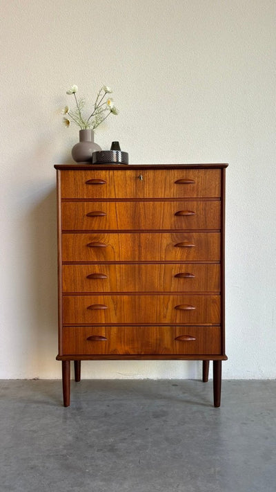 
                  
                    Vintage ladekast 6* teak maan greepjes - LOUI.STORE
                  
                