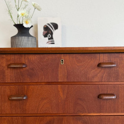 
                  
                    Vintage ladekast 6* teak met lichter frame - LOUI
                  
                