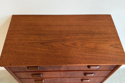 
                  
                    Vintage ladekast 6* teak met lichter frame - LOUI
                  
                