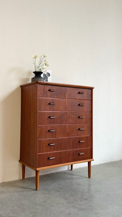 
                  
                    Vintage ladekast 6* teak met lichter frame - LOUI
                  
                