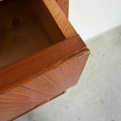 
                  
                    Vintage ladekast 7* teak met lichtere lijn - LOUI
                  
                