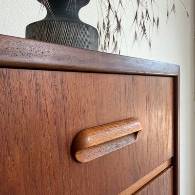
                  
                    Vintage ladekast 7* teak met lichtere lijn - LOUI
                  
                