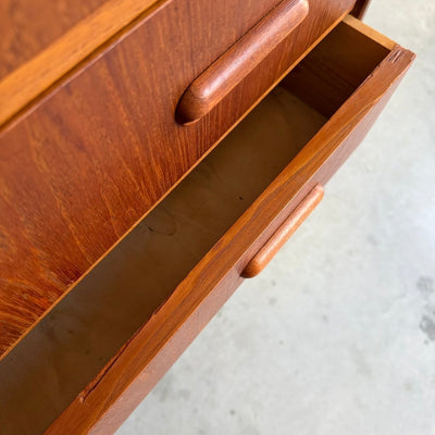 
                  
                    Vintage ladekast 7* teak met lichtere lijn - LOUI
                  
                