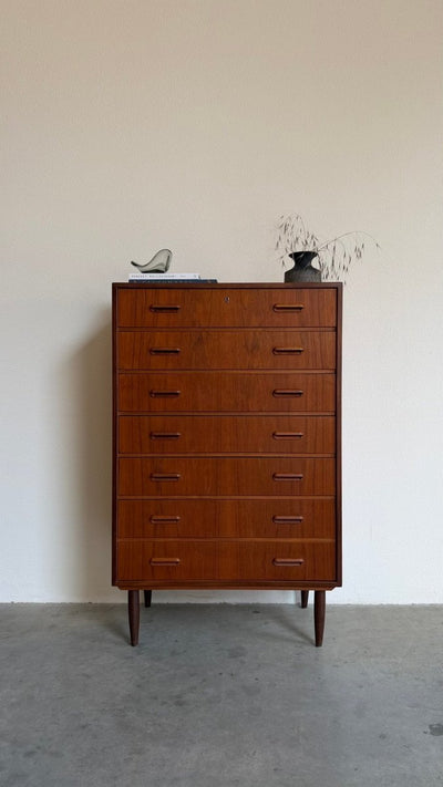 
                  
                    Vintage ladekast 7* teak met lichtere lijn - LOUI
                  
                
