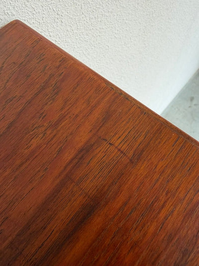
                  
                    Vintage ladekast 7* teak met lichtere lijn - LOUI
                  
                
