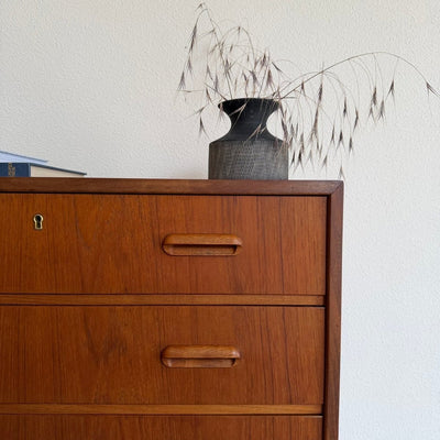 
                  
                    Vintage ladekast 7* teak met lichtere lijn - LOUI
                  
                