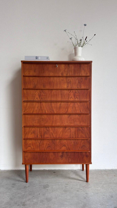 
                  
                    Vintage ladekast 8* tall boy teak - LOUI
                  
                
