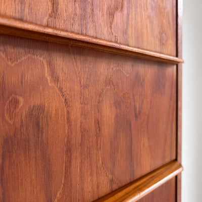 
                  
                    Vintage ladekast 8* tall boy teak - LOUI
                  
                