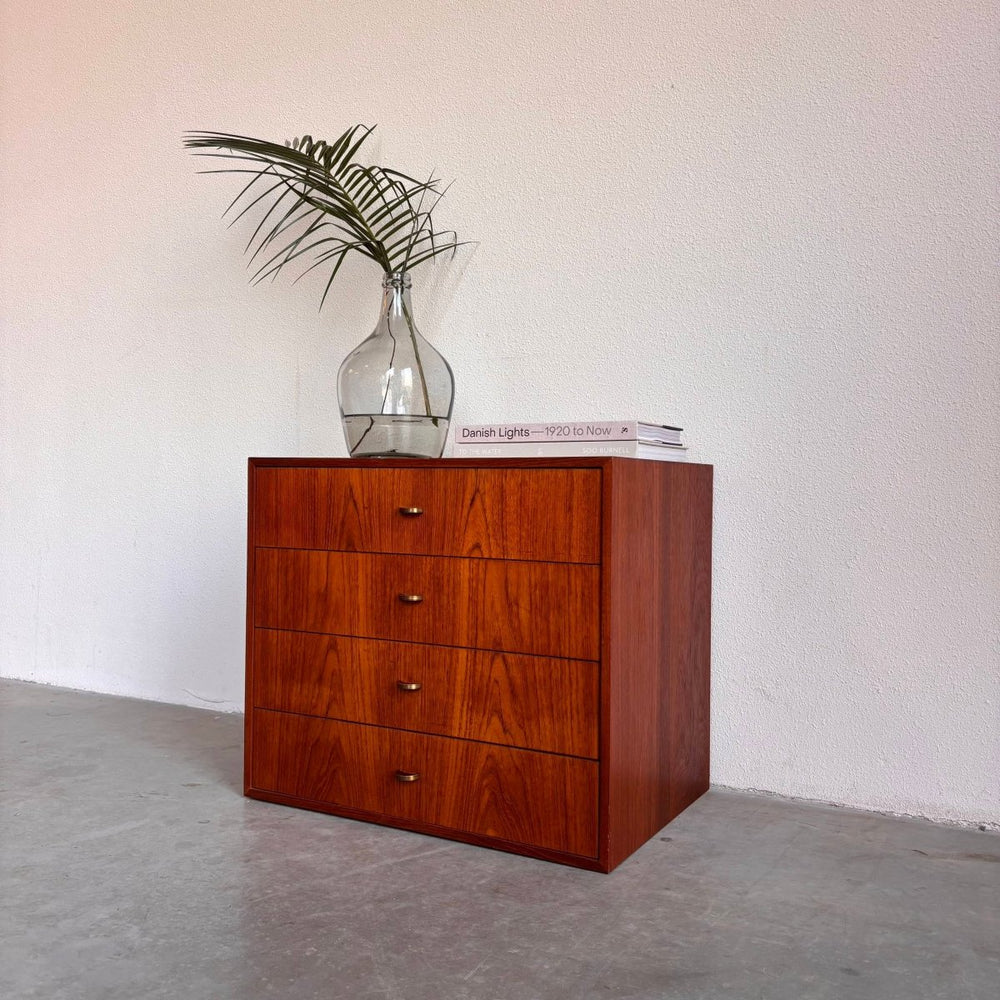 
                  
                    Vintage ladekast - blok teak - LOUI.STORE
                  
                