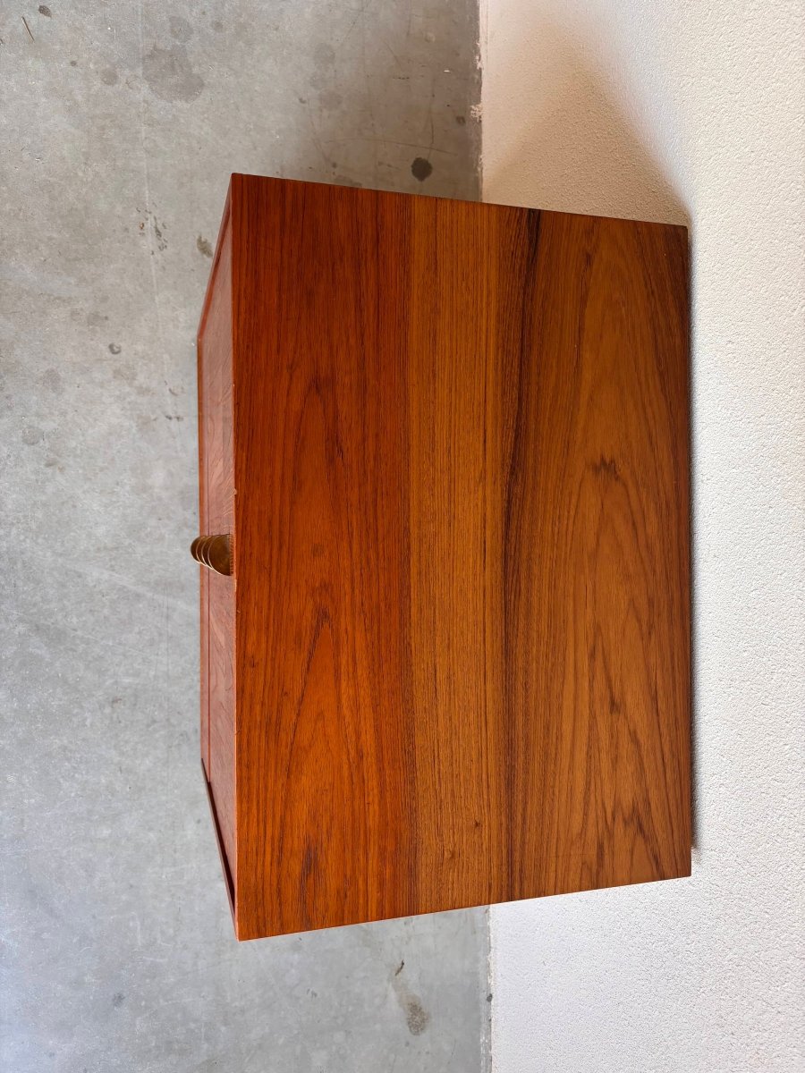 
                  
                    Vintage ladekast - blok teak - LOUI.STORE
                  
                