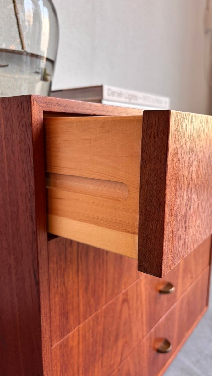 
                  
                    Vintage ladekast - blok teak - LOUI.STORE
                  
                
