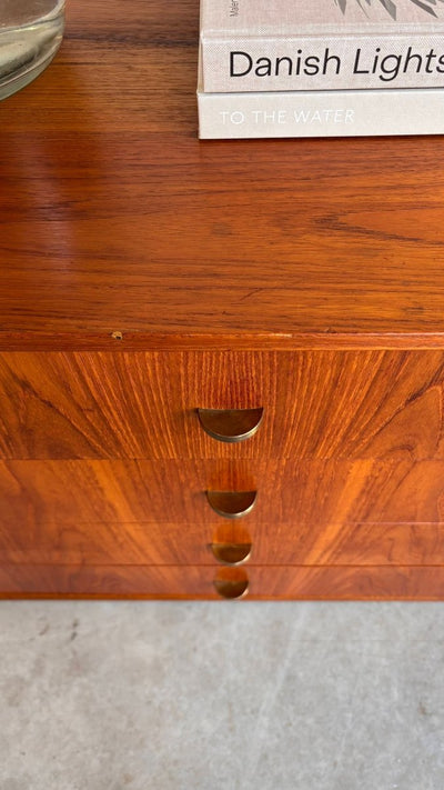 
                  
                    Vintage ladekast - blok teak - LOUI.STORE
                  
                