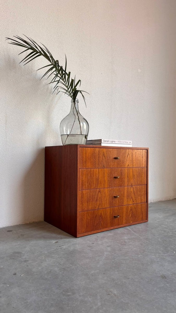 
                  
                    Vintage ladekast - blok teak - LOUI.STORE
                  
                