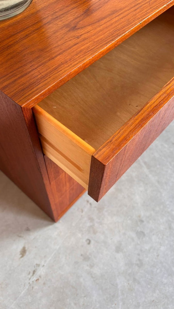 
                  
                    Vintage ladekast - blok teak - LOUI.STORE
                  
                
