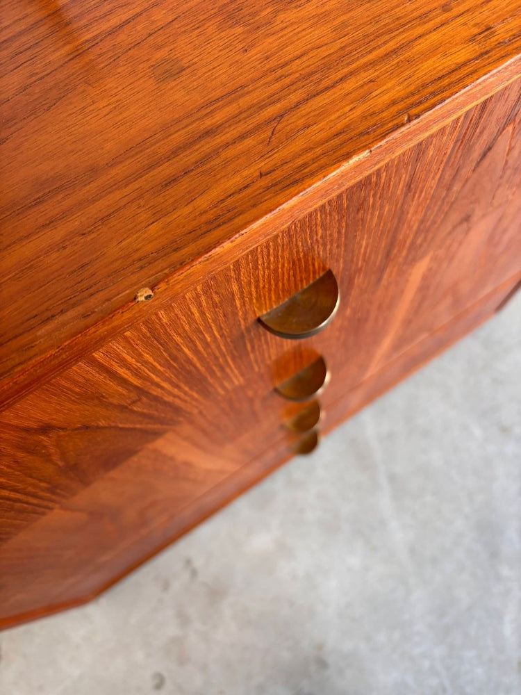 
                  
                    Vintage ladekast - blok teak - LOUI.STORE
                  
                