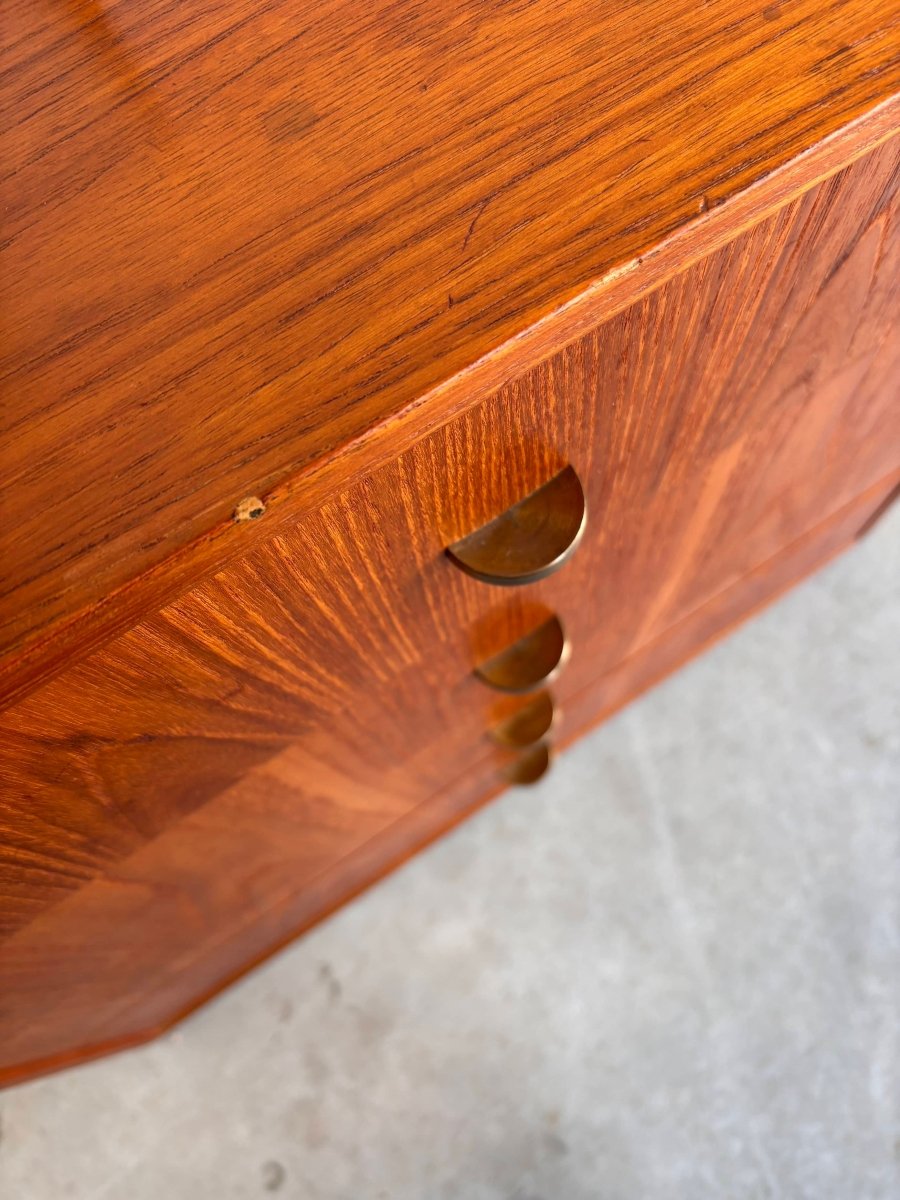 
                  
                    Vintage ladekast - blok teak - LOUI.STORE
                  
                