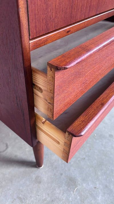 
                  
                    Vintage ladekast met deuren teak - LOUI.STORE
                  
                