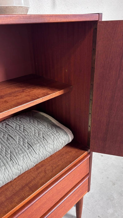 
                  
                    Vintage ladekast met deuren teak - LOUI.STORE
                  
                