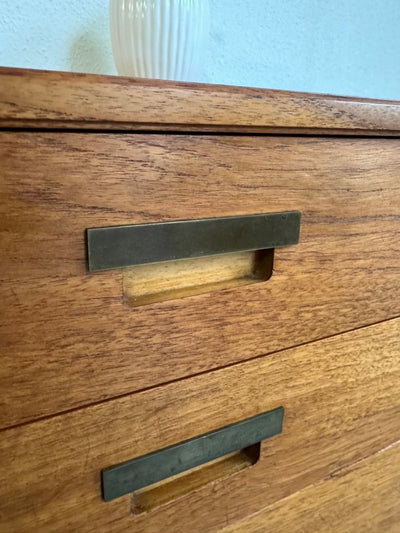 
                  
                    Vintage ladekast metalen greepjes - LOUI.STORE
                  
                