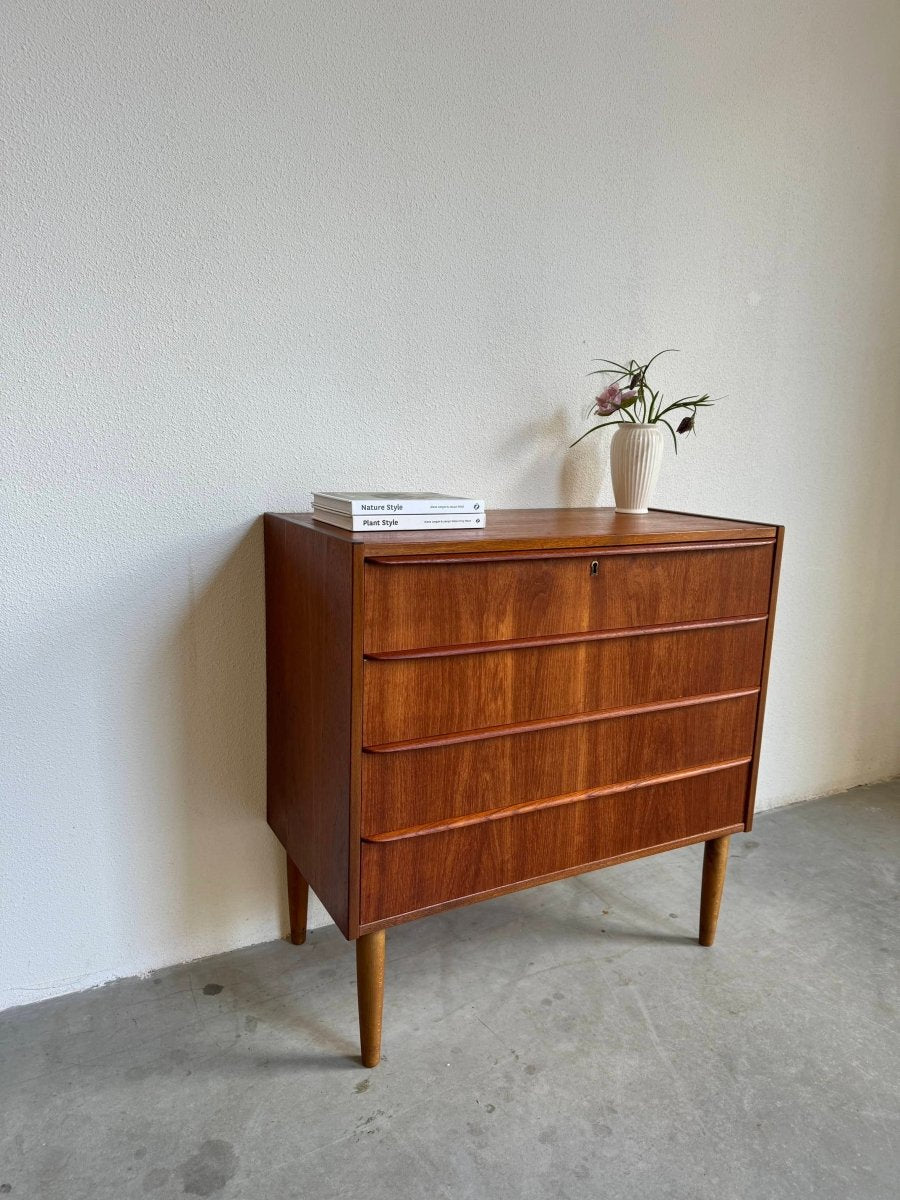 
                  
                    Vintage ladekast teak 4* - LOUI.STORE
                  
                