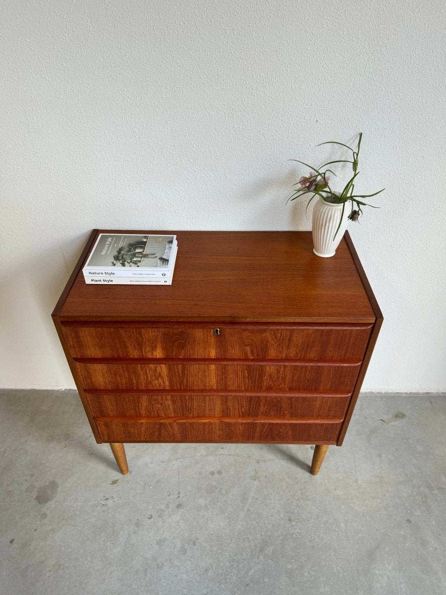 
                  
                    Vintage ladekast teak 4* - LOUI.STORE
                  
                