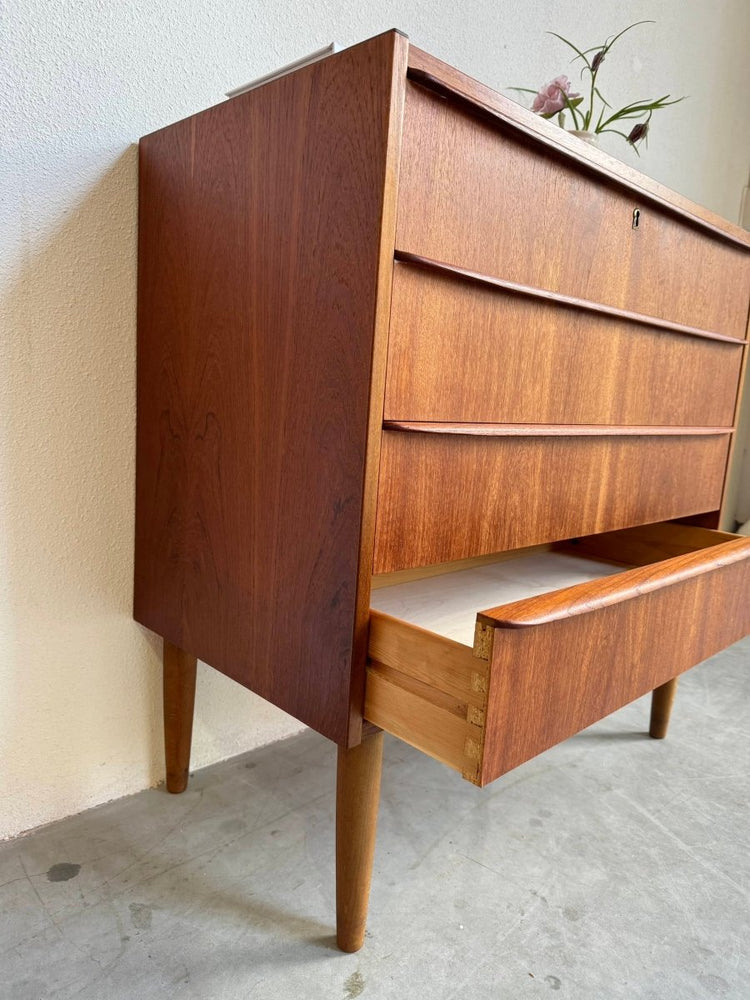 
                  
                    Vintage ladekast teak 4* - LOUI.STORE
                  
                