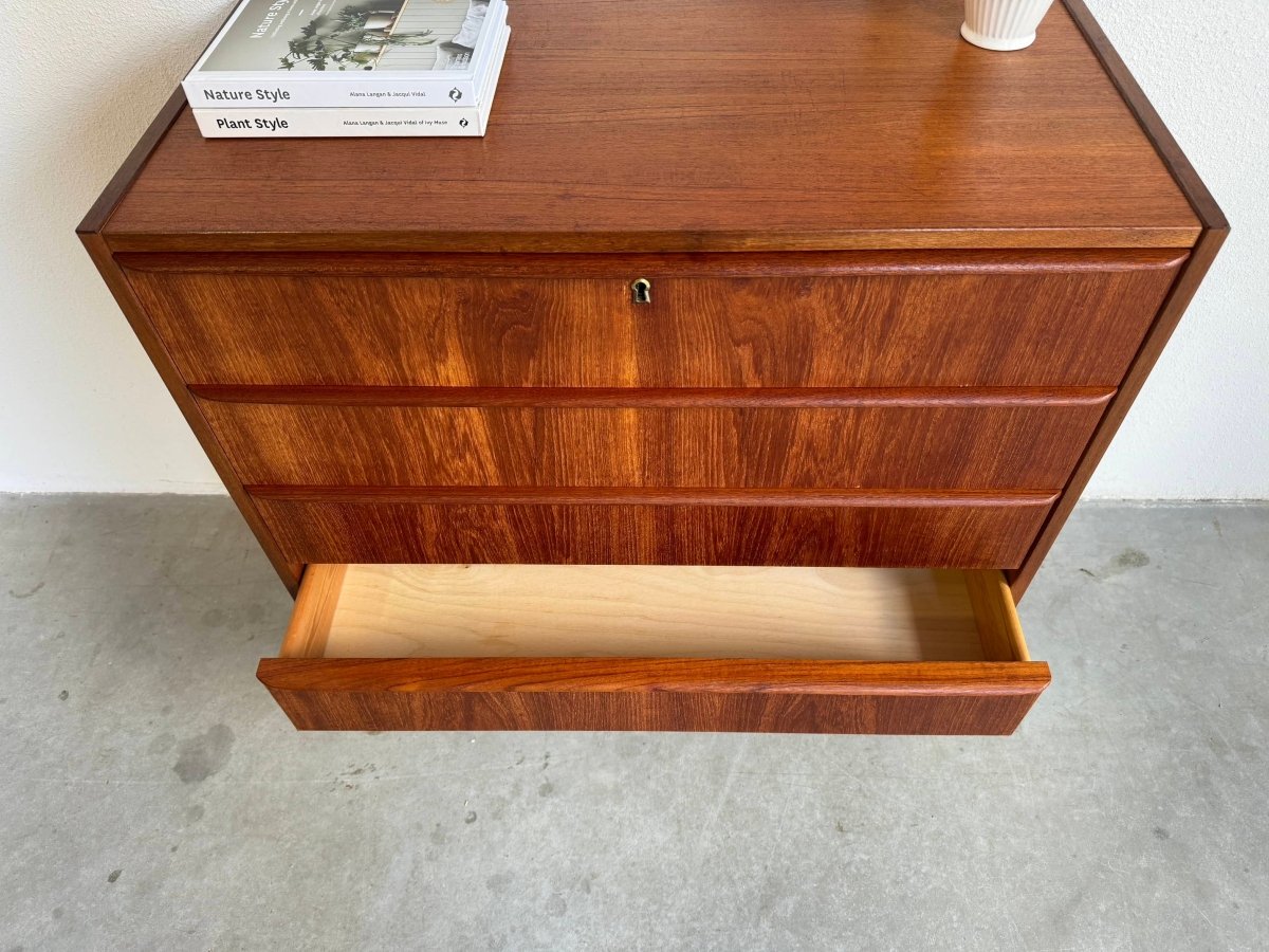 
                  
                    Vintage ladekast teak 4* - LOUI.STORE
                  
                