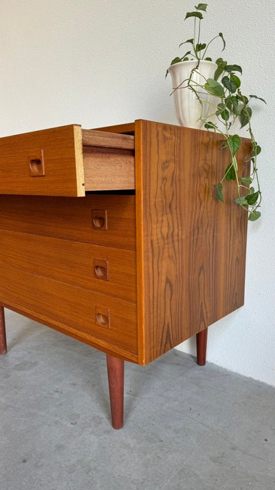 
                  
                    Vintage ladekast teak 4* - LOUI.STORE
                  
                