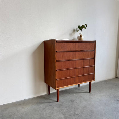 
                  
                    Vintage ladekast teak 5* - LOUI
                  
                