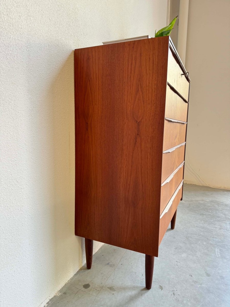 
                  
                    Vintage ladekast teak 6* - LOUI.STORE
                  
                