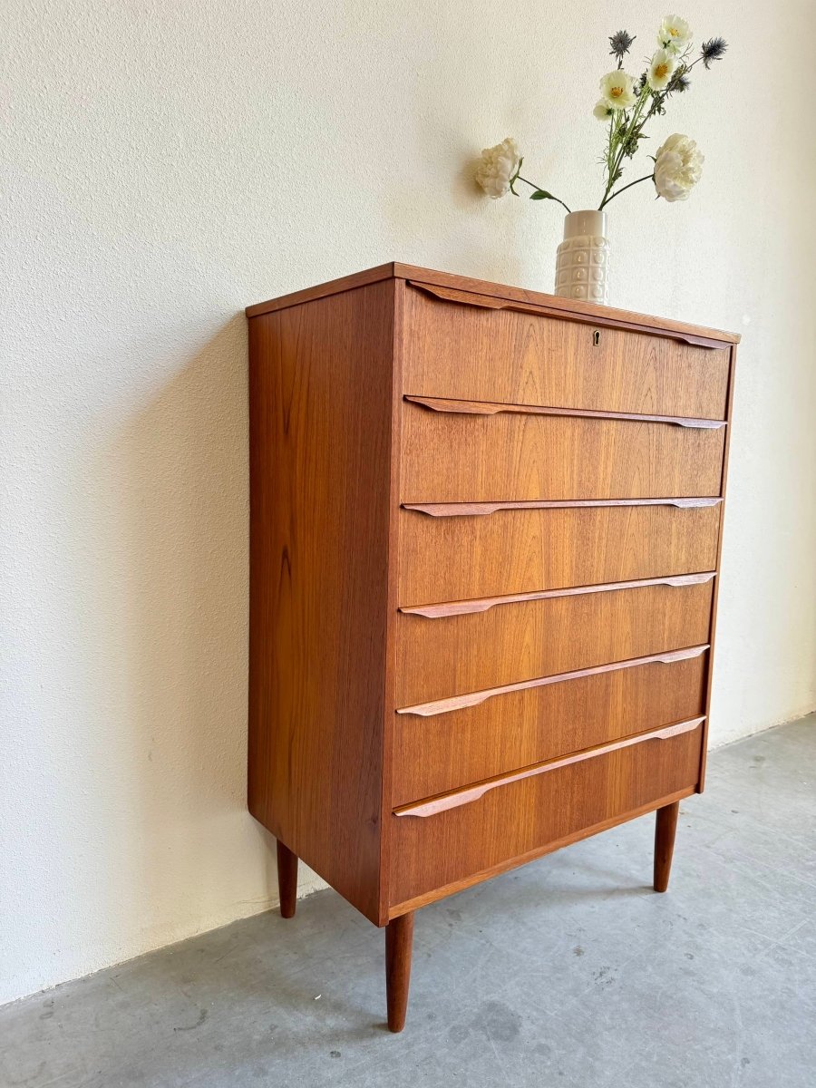 
                  
                    Vintage ladekast teak 6* - LOUI.STORE
                  
                