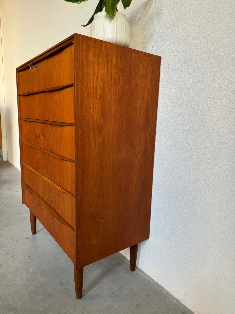 
                  
                    Vintage ladekast teak 6* - LOUI.STORE
                  
                