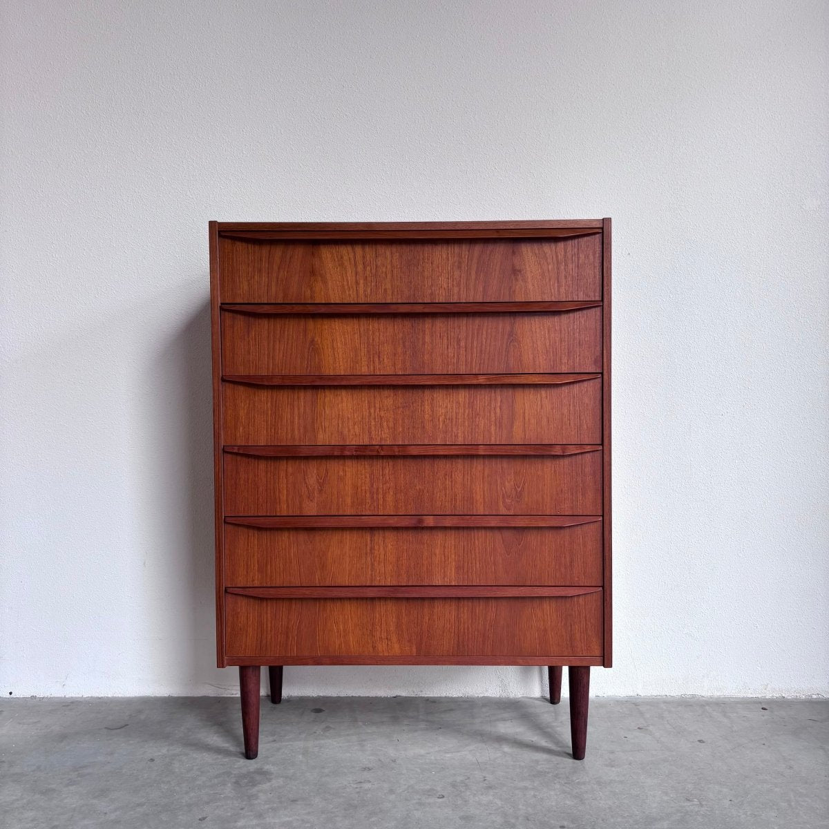 
                  
                    Vintage ladekast teak 6* - LOUI.STORE
                  
                