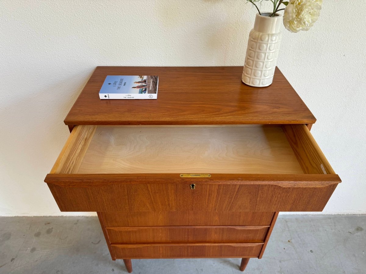 
                  
                    Vintage ladekast teak 6* - LOUI.STORE
                  
                