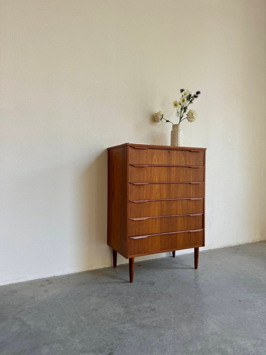 
                  
                    Vintage ladekast teak 6* - LOUI.STORE
                  
                