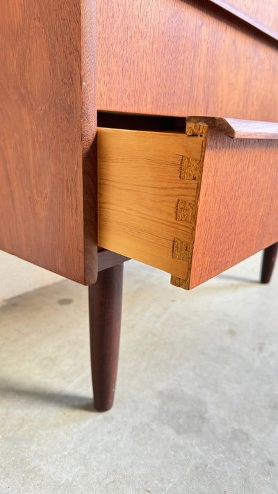 
                  
                    Vintage ladekast teak 6* - LOUI.STORE
                  
                