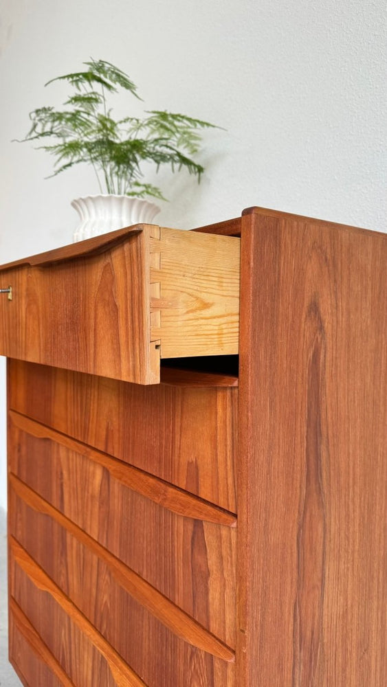 
                  
                    Vintage ladekast teak 6* - LOUI.STORE
                  
                