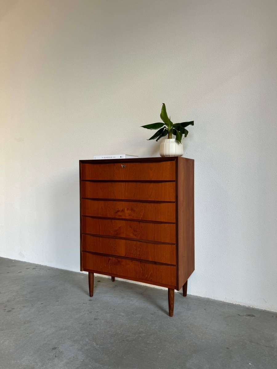 
                  
                    Vintage ladekast teak 6* - LOUI.STORE
                  
                