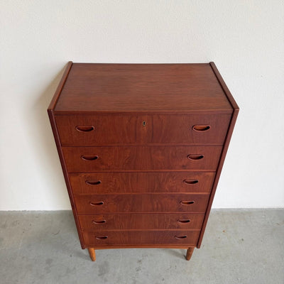
                  
                    Vintage ladekast teak 6* op eiken frame - LOUI
                  
                