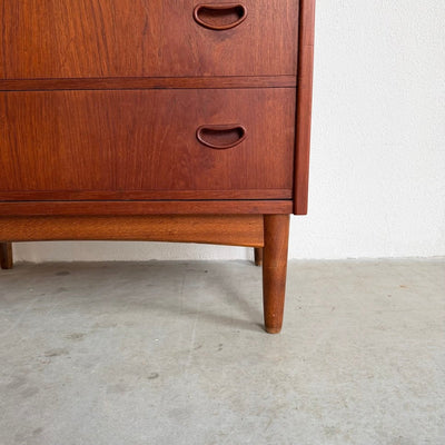 
                  
                    Vintage ladekast teak 6* op eiken frame - LOUI
                  
                