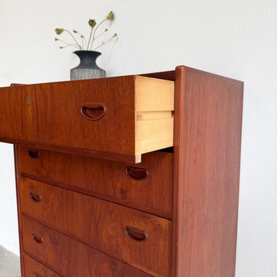
                  
                    Vintage ladekast teak 6* op eiken frame - LOUI
                  
                